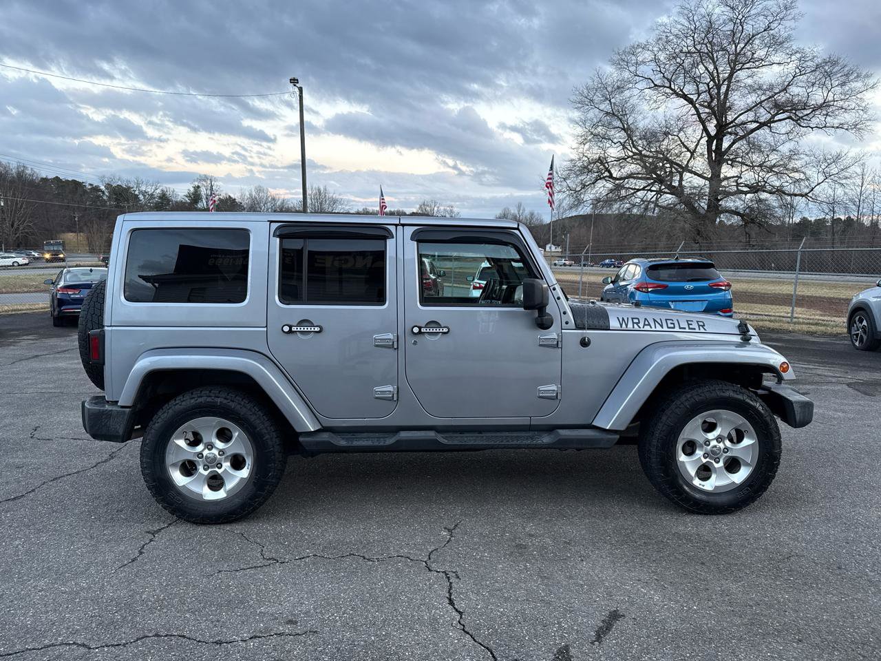 Used 2015 Jeep Wrangler Unlimited Sahara w/ Connectivity Group AWD/4WD image 7