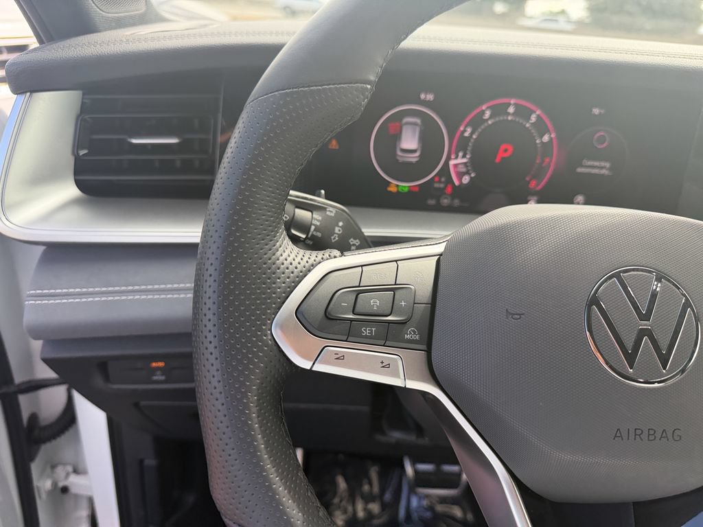 Certified 2026 Volkswagen Tiguan SE R-Line FWD image 18