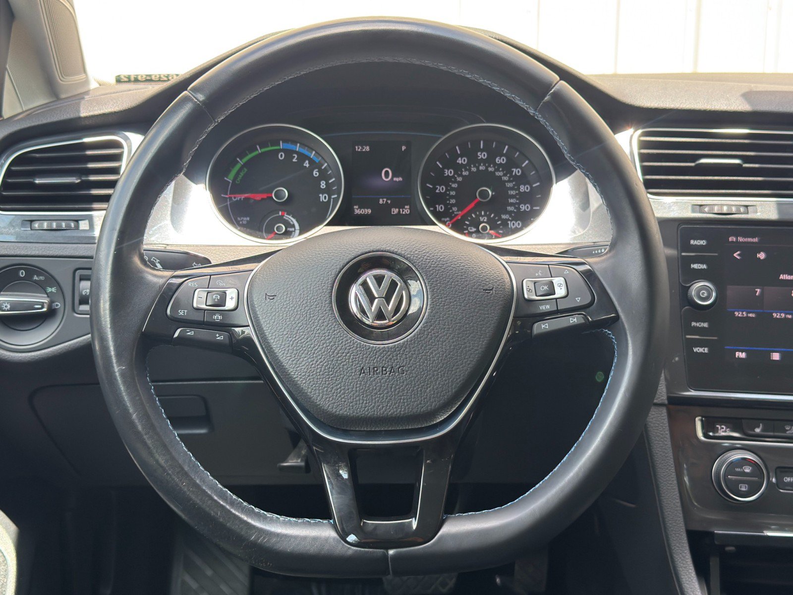 Used 2019 Volkswagen e-Golf SE w/ Driver Assistance Package FWD image 18