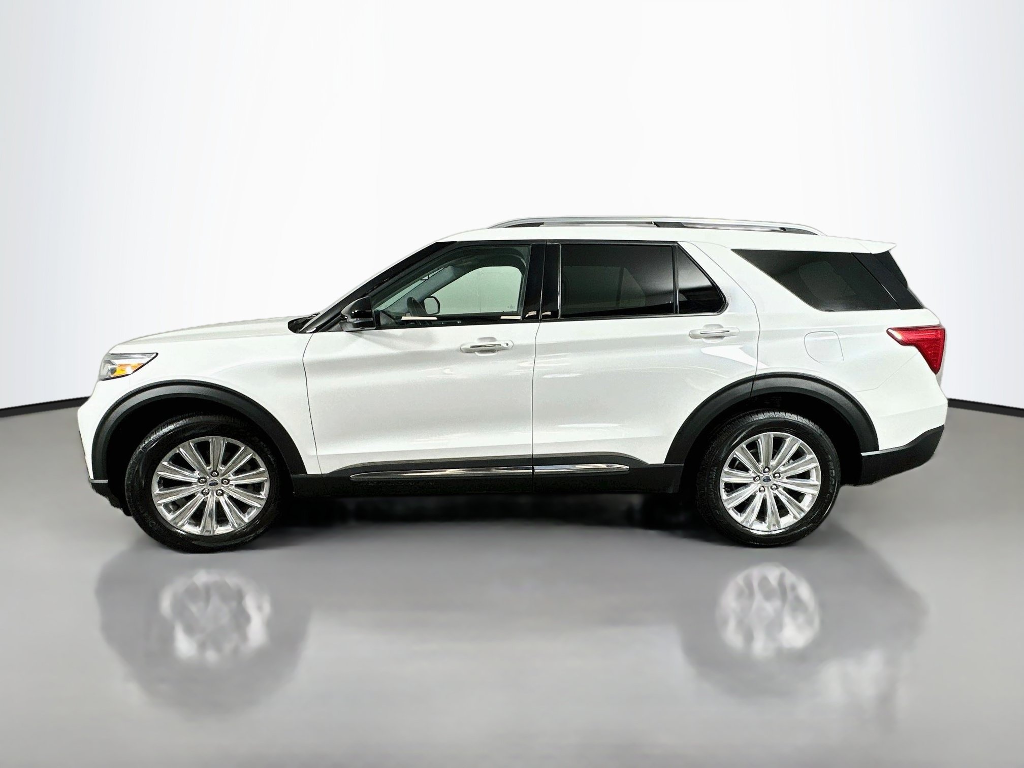 Used 2022 Ford Explorer Limited w/ Equipment Group 301A AWD/4WD image 4