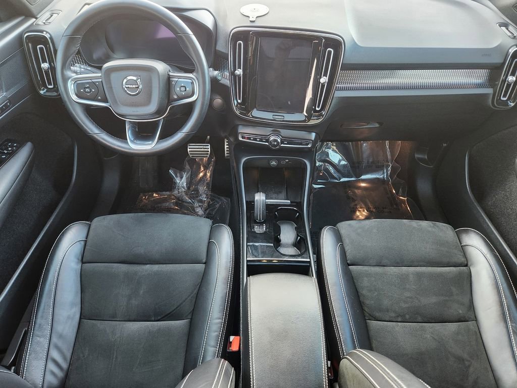Used 2022 Volvo XC40 P8 Recharge Plus image 12