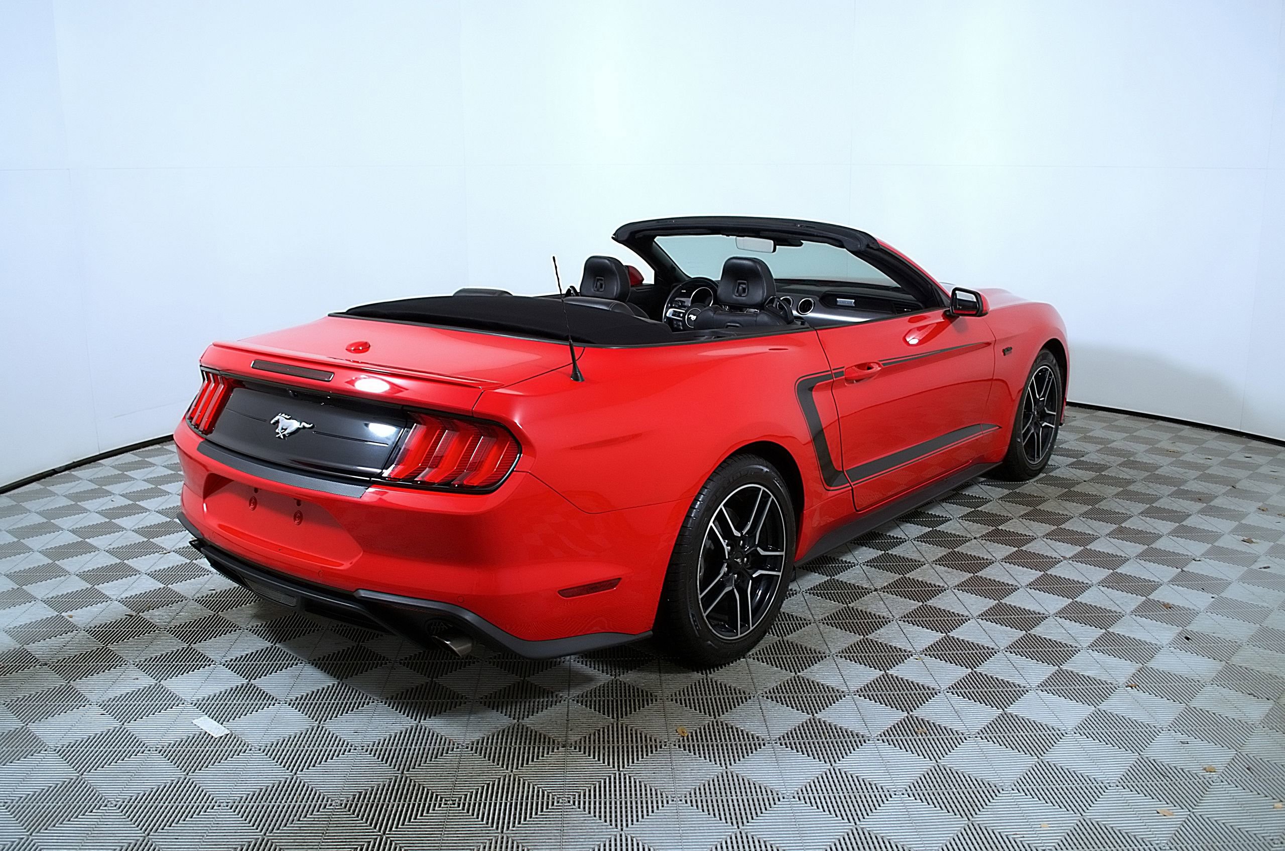Used 2022 Ford Mustang Premium RWD image 7