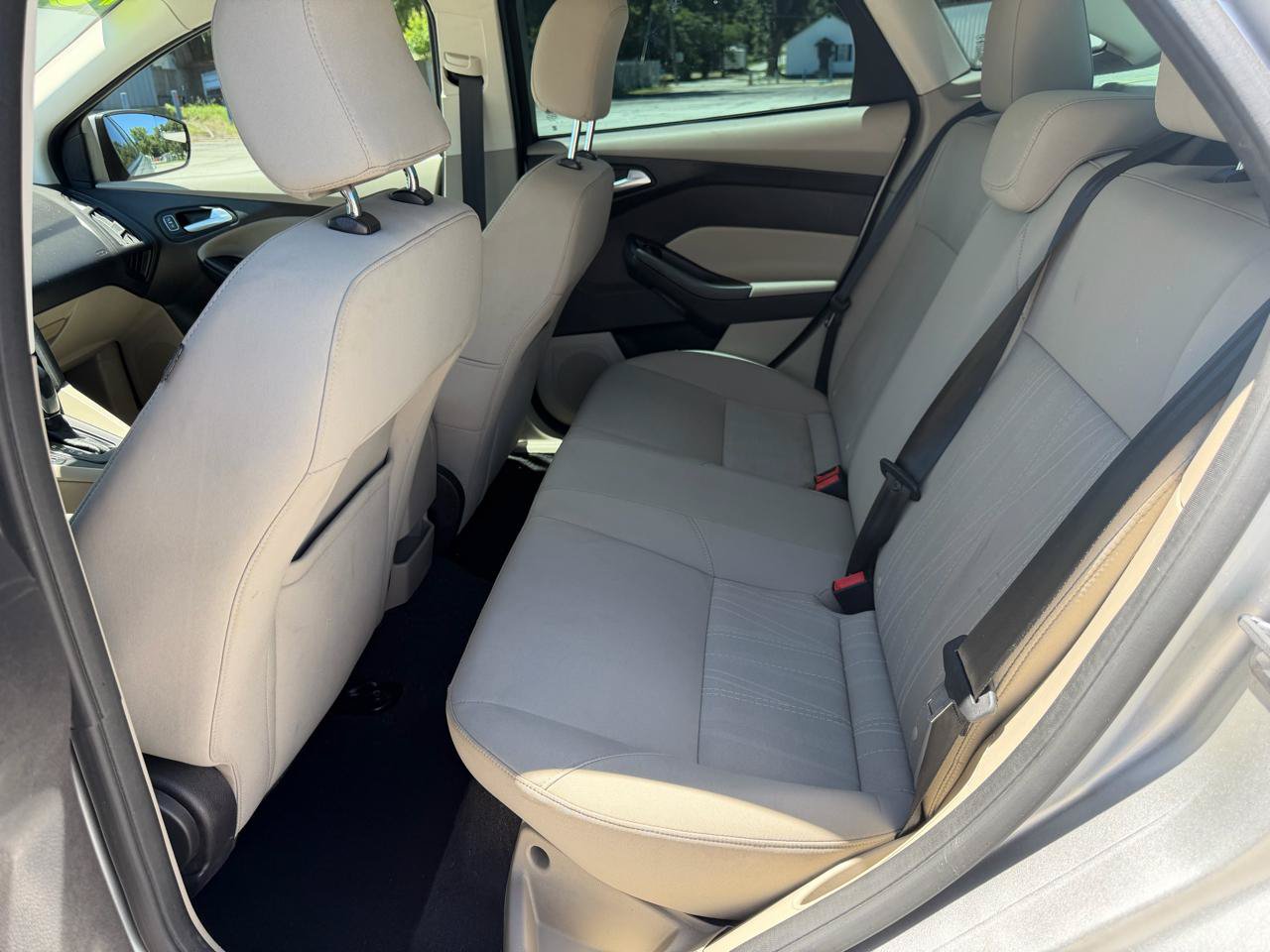 Used 2015 Ford Focus SE w/ SE Sport Package FWD image 11