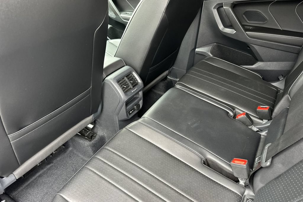 Used 2022 Volkswagen Tiguan SE R-Line FWD image 12