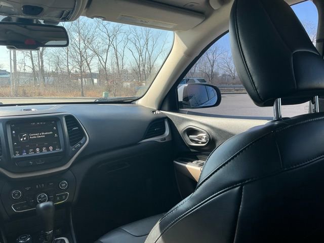 Used 2018 Jeep Cherokee Limited image 24