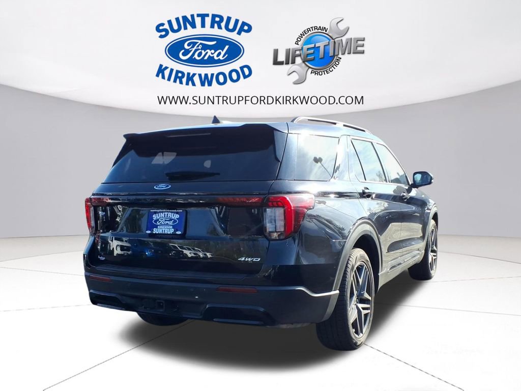 Used 2025 Ford Explorer ST-Line w/ ST-Line Street Pack image 3