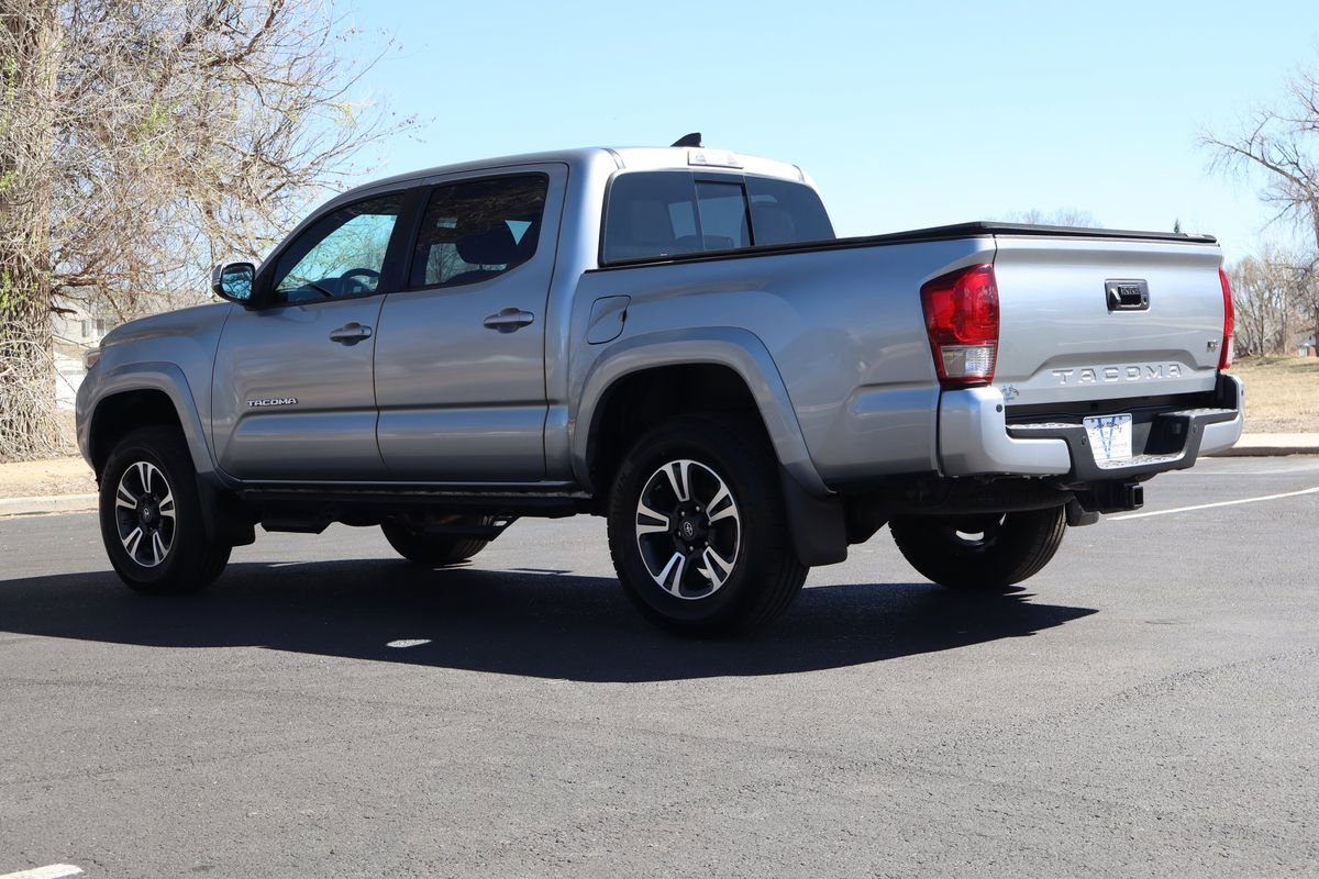Used 2017 Toyota Tacoma TRD Sport image 7