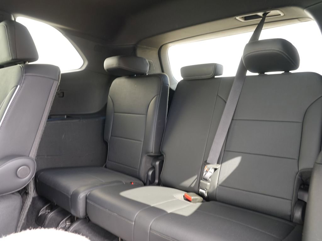Used 2025 Buick Enclave Preferred AWD/4WD image 26