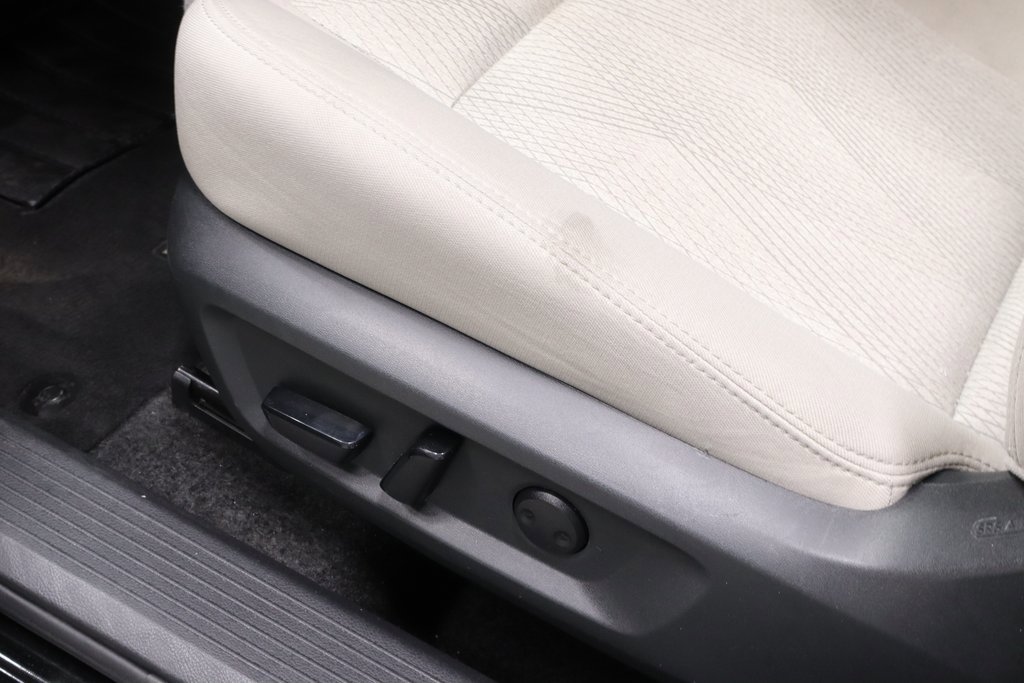 Certified 2025 Nissan Rogue SV image 23