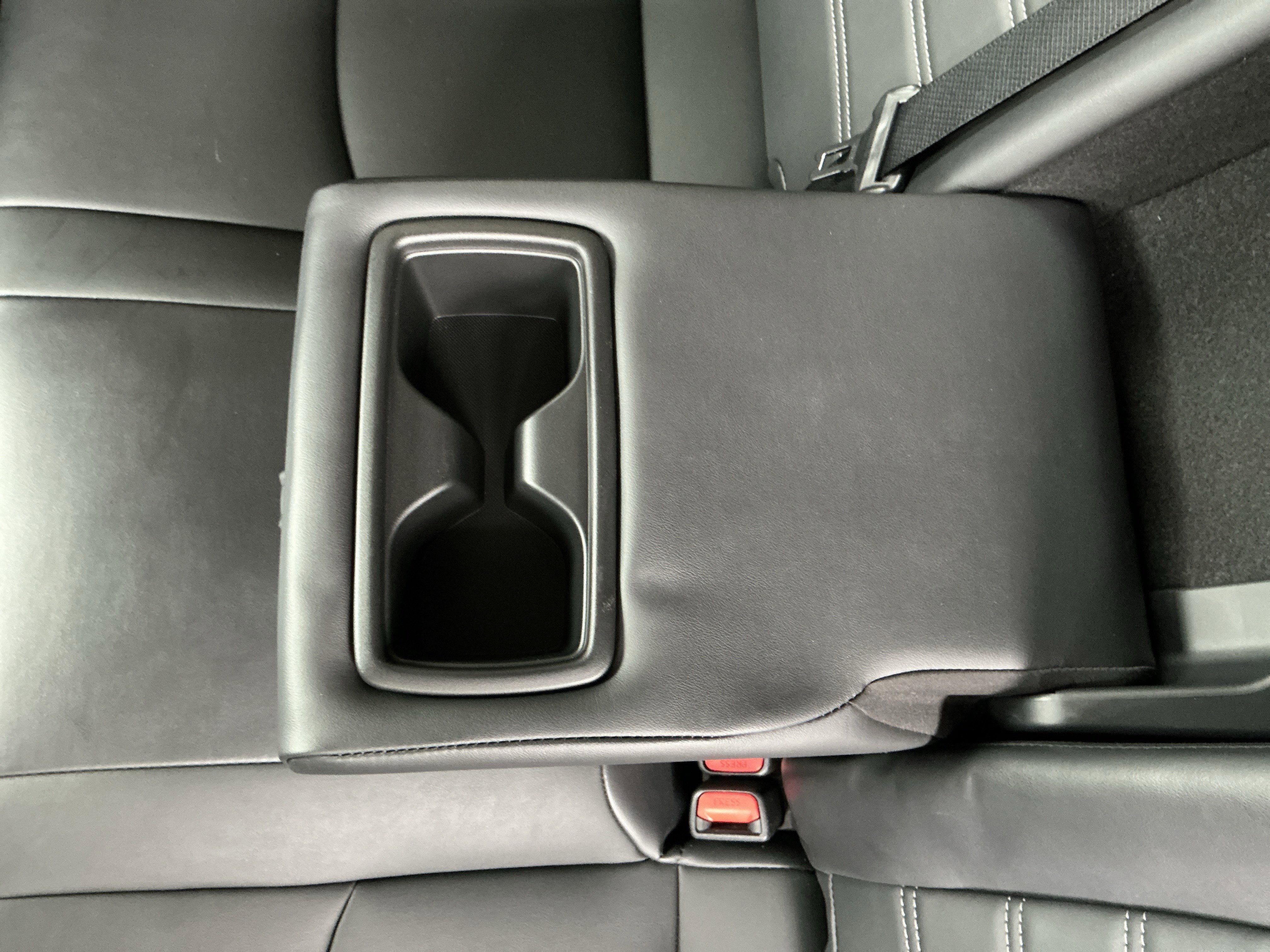 Used 2022 Toyota RAV4 XLE Premium FWD image 34