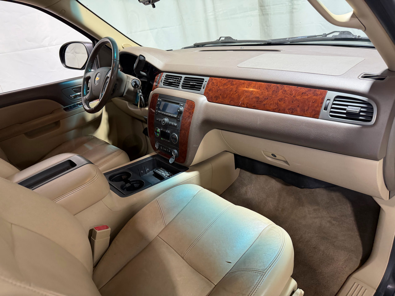 Used 2010 Chevrolet Suburban LT image 13