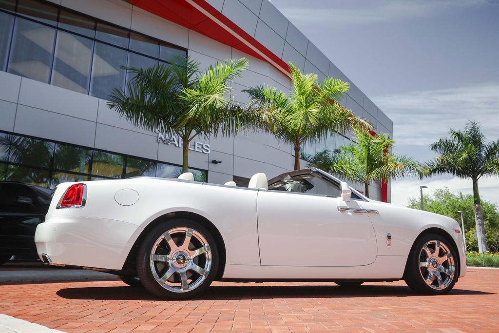 Used 2016 Rolls-Royce Dawn image 28