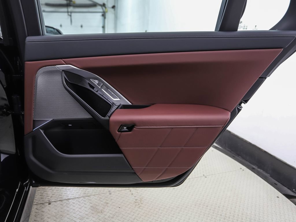 New 2026 BMW 740i xDrive w/ Premium Package image 25