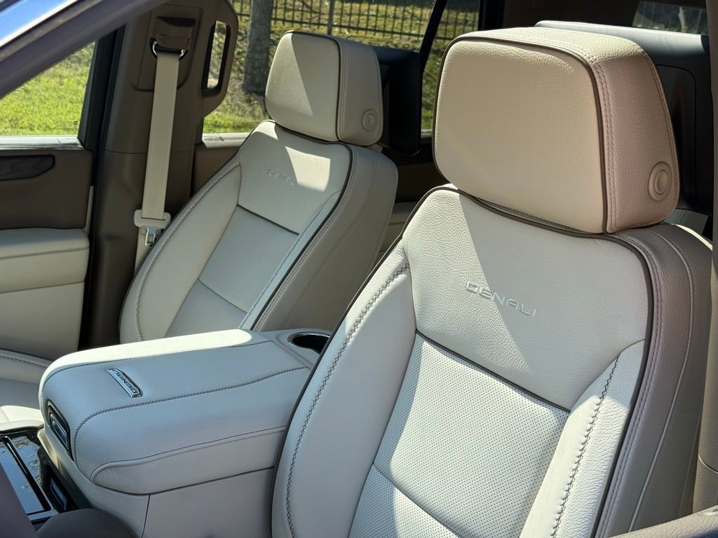 New 2026 GMC Yukon Denali w/ Denali Reserve Package image 16