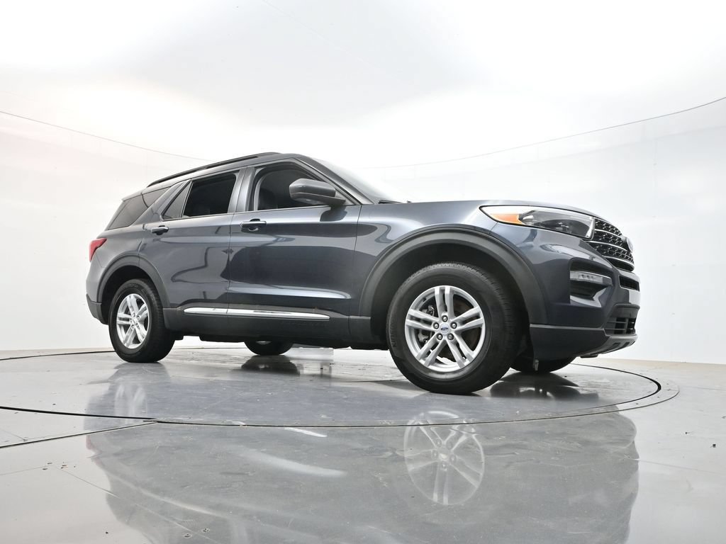 Used 2023 Ford Explorer XLT w/ Equipment Group 202A AWD/4WD image 32