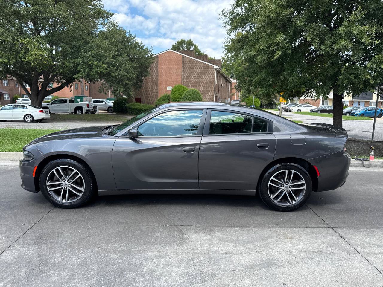 Used 2019 Dodge Charger SXT AWD/4WD image 3