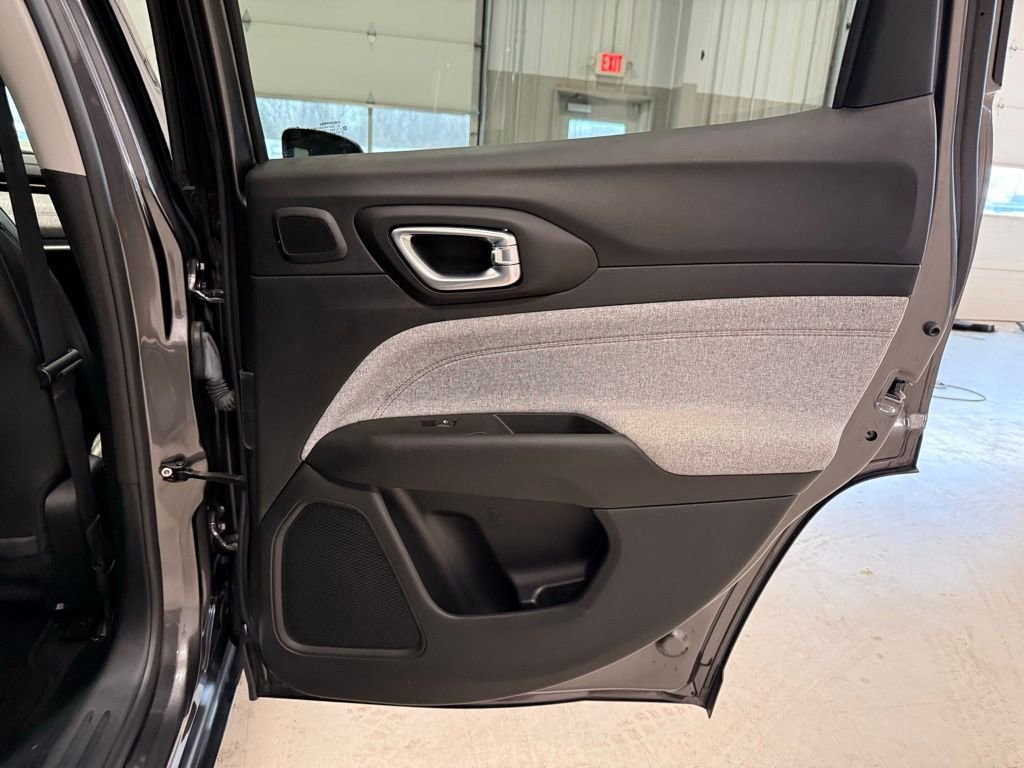 Used 2022 Jeep Compass Latitude w/ Sun and Sound Group image 29