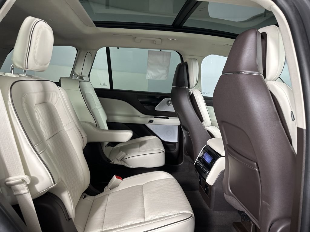Used 2024 Lincoln Aviator Black Label w/ Dynamic Handling Package AWD/4WD image 29