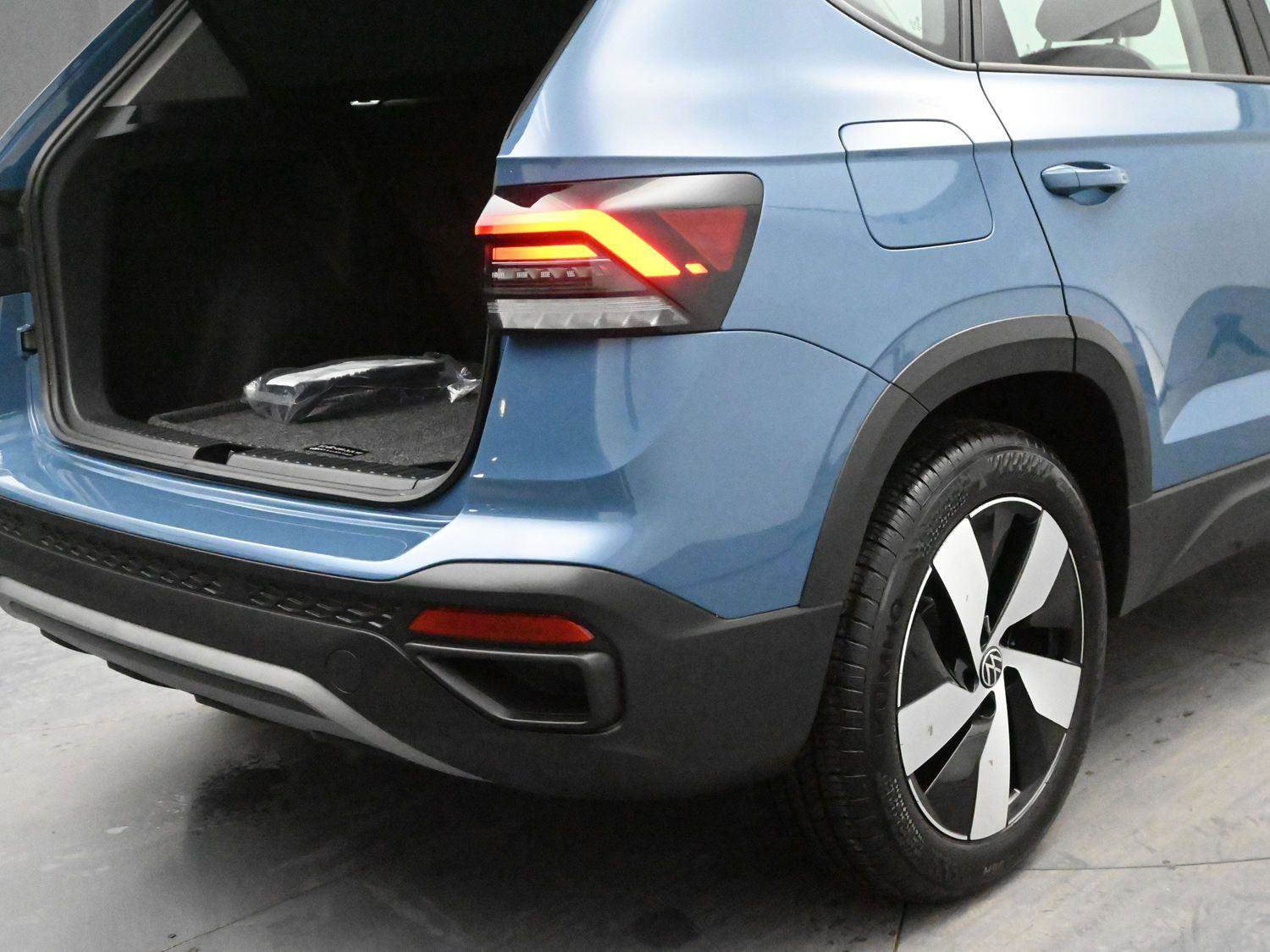 Certified 2025 Volkswagen Taos S AWD/4WD image 14