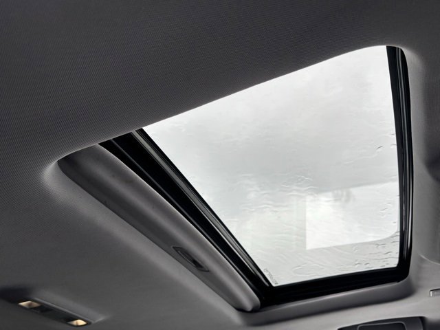 Used 2019 GMC Yukon SLT image 17