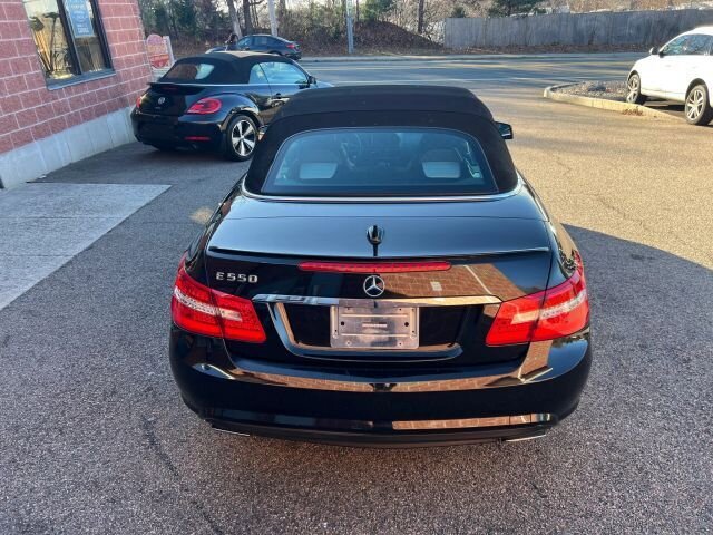Used 2012 Mercedes-Benz E 550 Cabriolet image 4