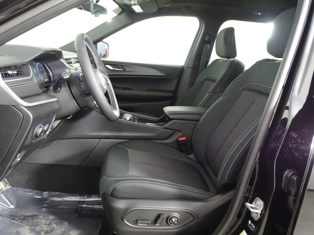 New 2025 Jeep Grand Cherokee L Laredo w/ Luxury Tech Group I image 10