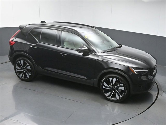 Used 2025 Volvo XC40 B5 Ultra image 42
