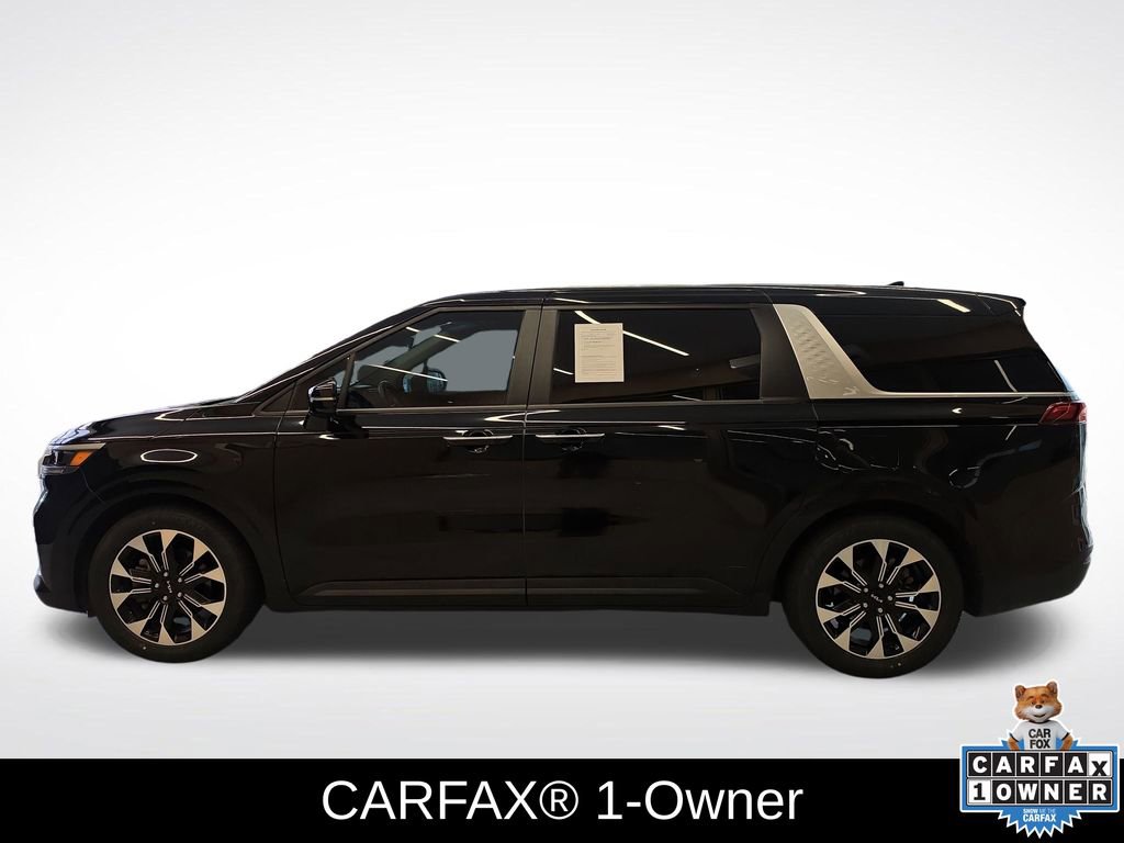Used 2024 Kia Carnival EX image 2