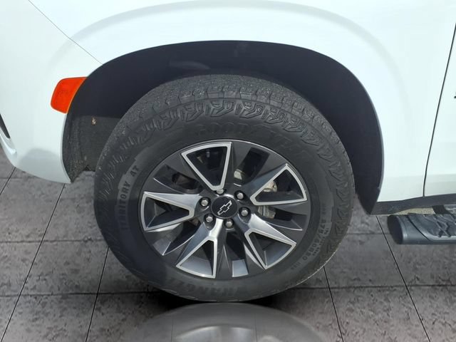 Used 2024 Chevrolet Suburban Z71 w/ Luxury Package AWD/4WD image 6