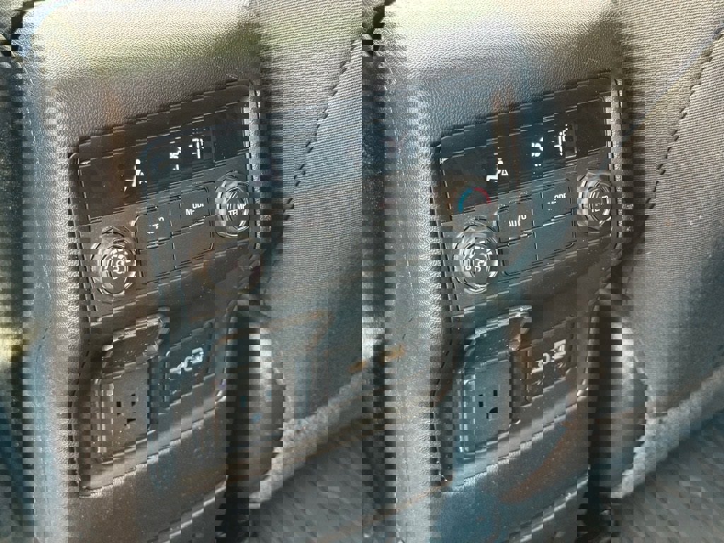 Used 2023 GMC Acadia SLE w/ Driver Convenience Package image 14