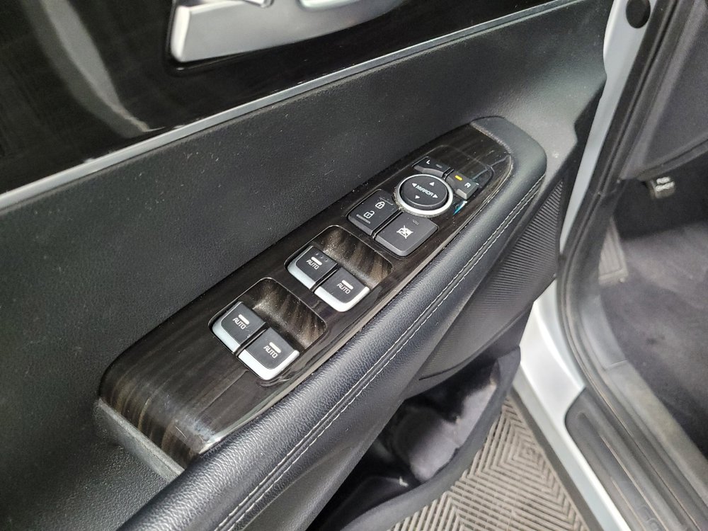Used 2020 Kia Sorento LX image 27