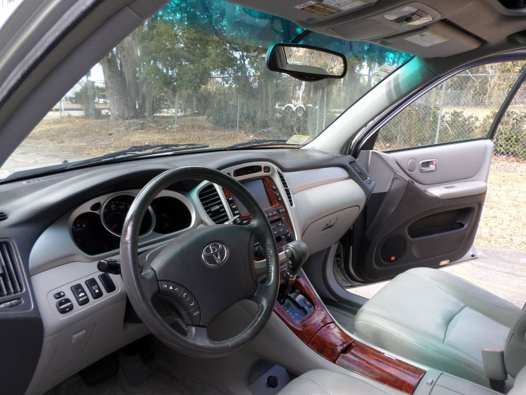 Used 2004 Toyota Highlander Limited image 28