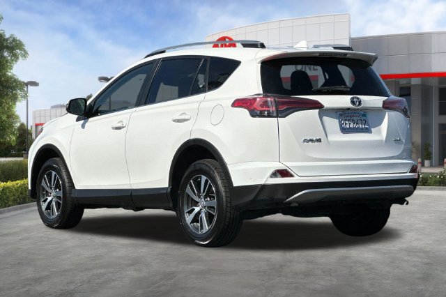 Certified 2018 Toyota RAV4 XLE FWD image 7