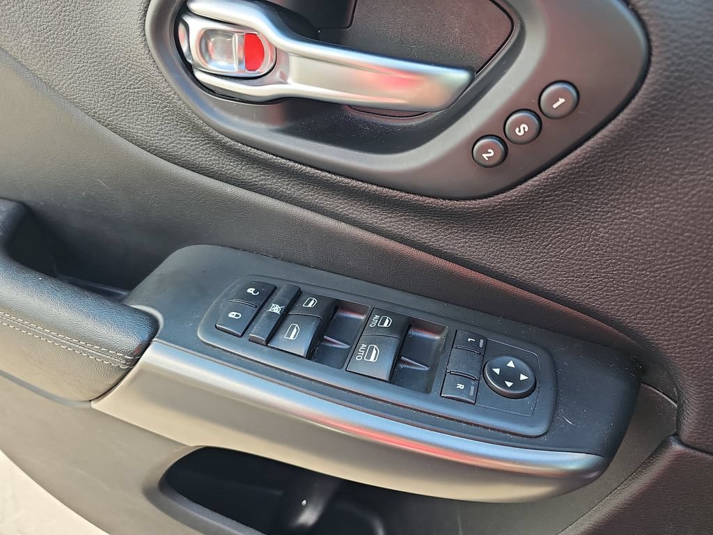 Used 2019 Jeep Cherokee Limited AWD/4WD image 31