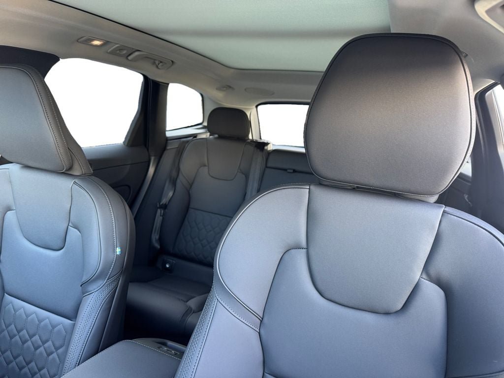 New 2026 Volvo XC60 B5 Plus w/ Protection Package Premier AWD/4WD image 22