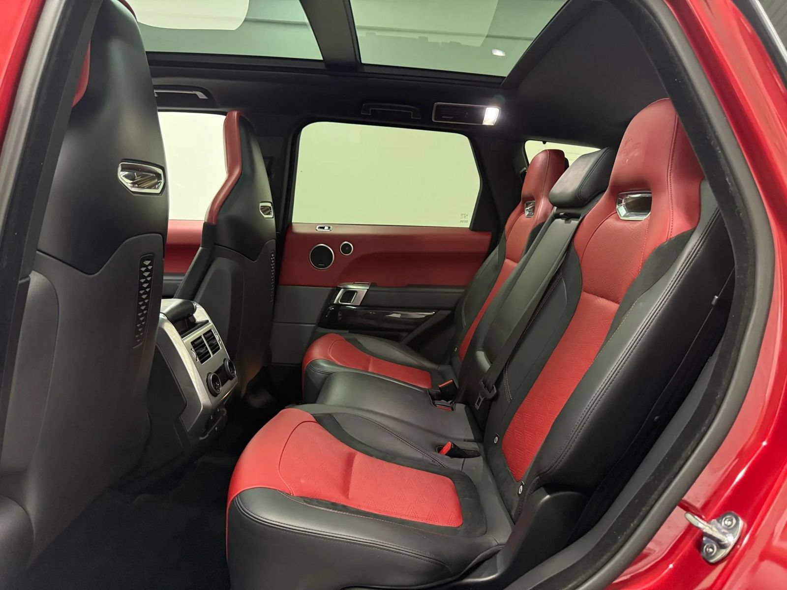 Used 2020 Land Rover Range Rover Sport SVR AWD/4WD image 16