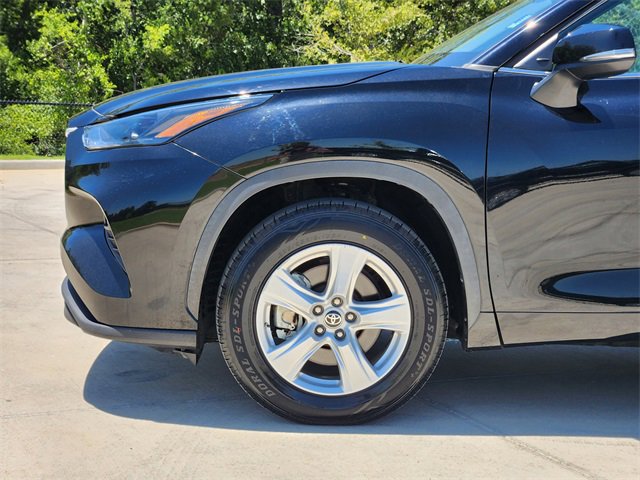 Used 2022 Toyota Highlander LE image 10
