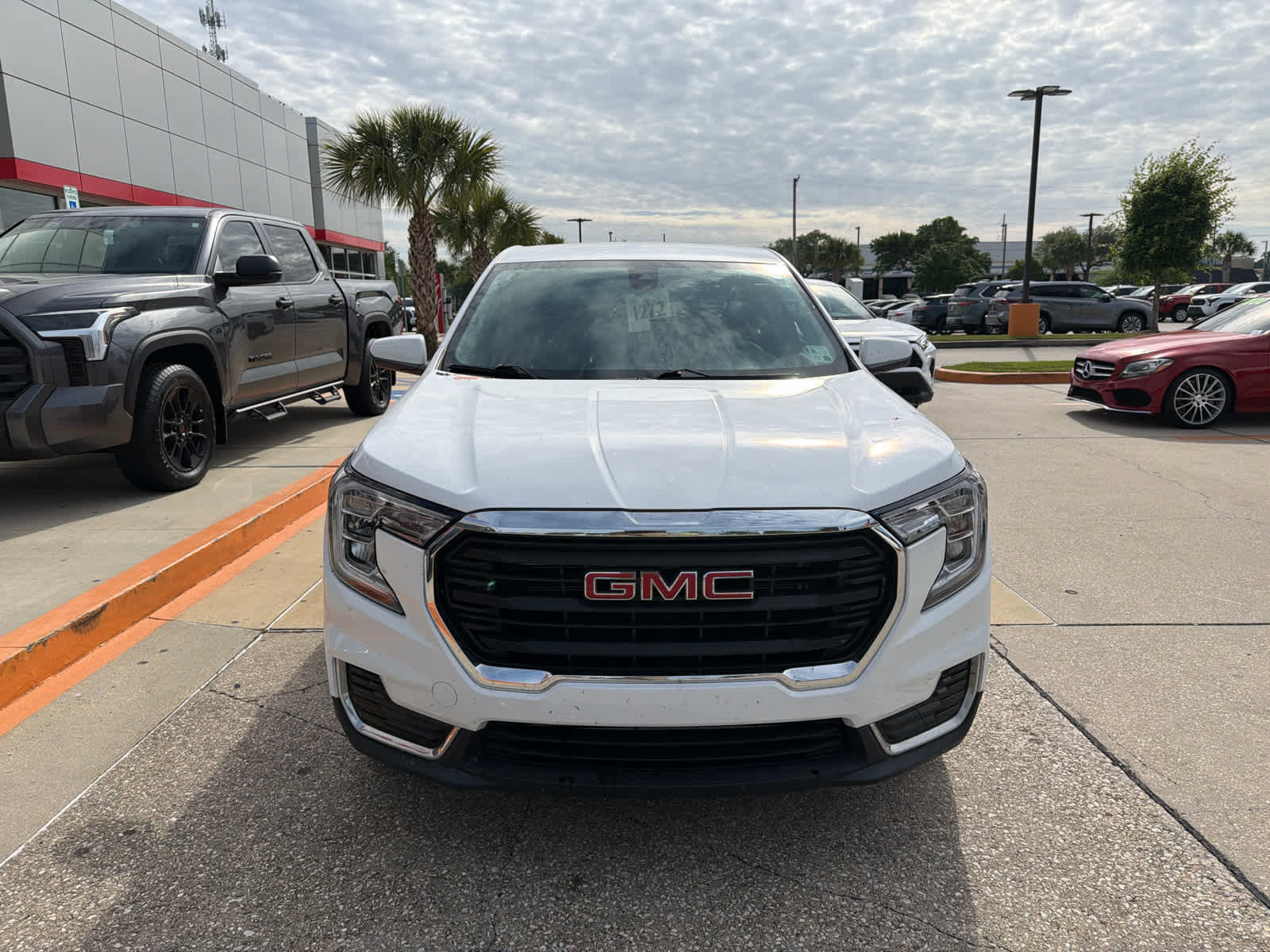 Used 2024 GMC Terrain SLE FWD image 7