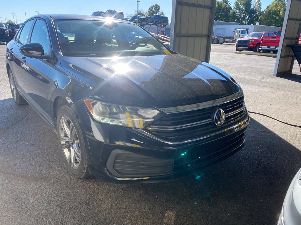 Used 2024 Volkswagen Jetta SE FWD image 1