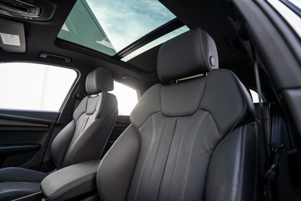 Used 2023 Audi Q5 2.0T Premium w/ Convenience Package image 13