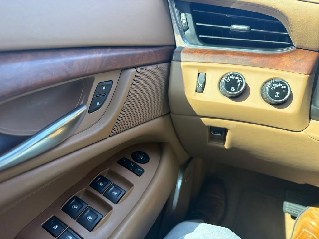 Used 2017 Cadillac Escalade Platinum AWD/4WD image 14