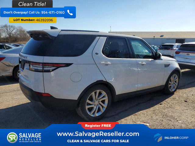 Used 2018 Land Rover Discovery SE image 4