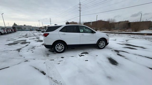 Used 2023 Chevrolet Equinox LS w/ LS Convenience Package image 9