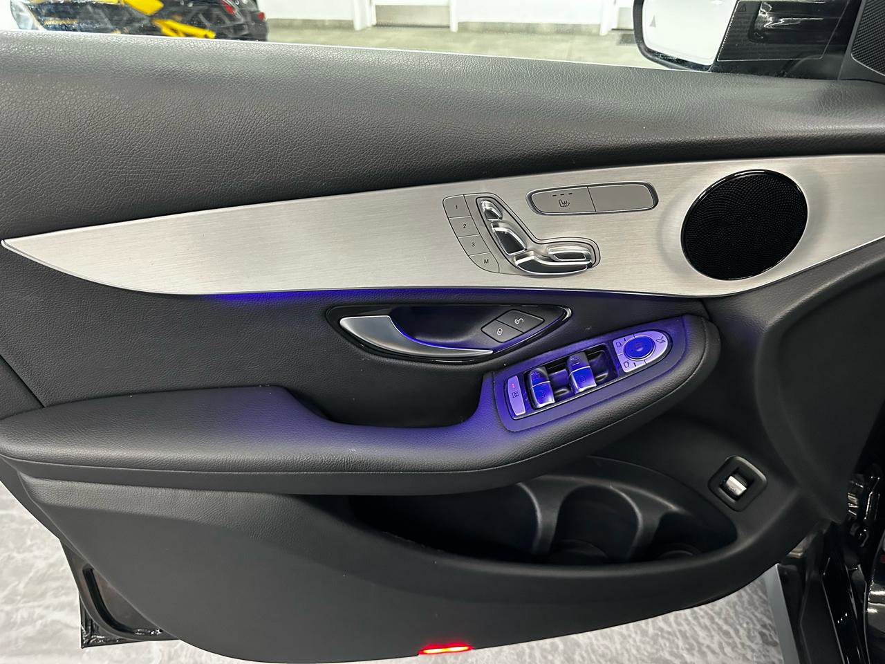 Used 2021 Mercedes-Benz GLC 300 4MATIC w/ Premium Package image 12