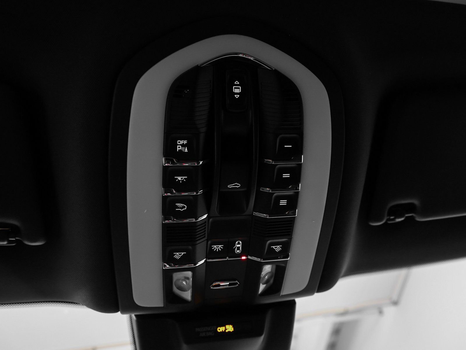 Certified 2025 Porsche Macan image 36