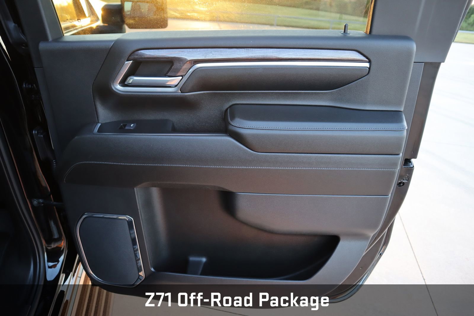 Used 2024 Chevrolet Silverado 2500 LTZ w/ LTZ Plus Package image 21