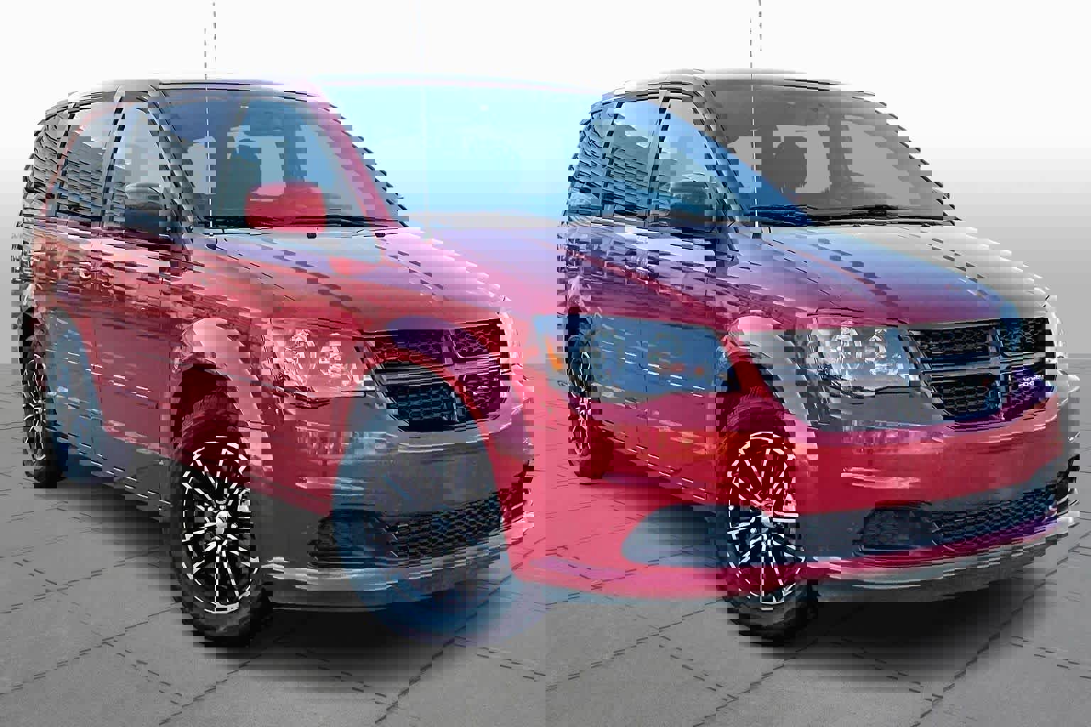 Used 2016 Dodge Grand Caravan SE image 2