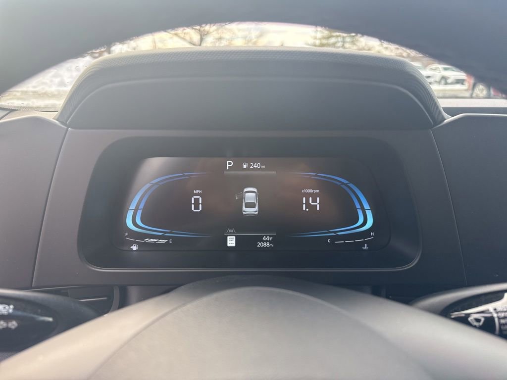 Certified 2025 Hyundai Elantra Sport image 20