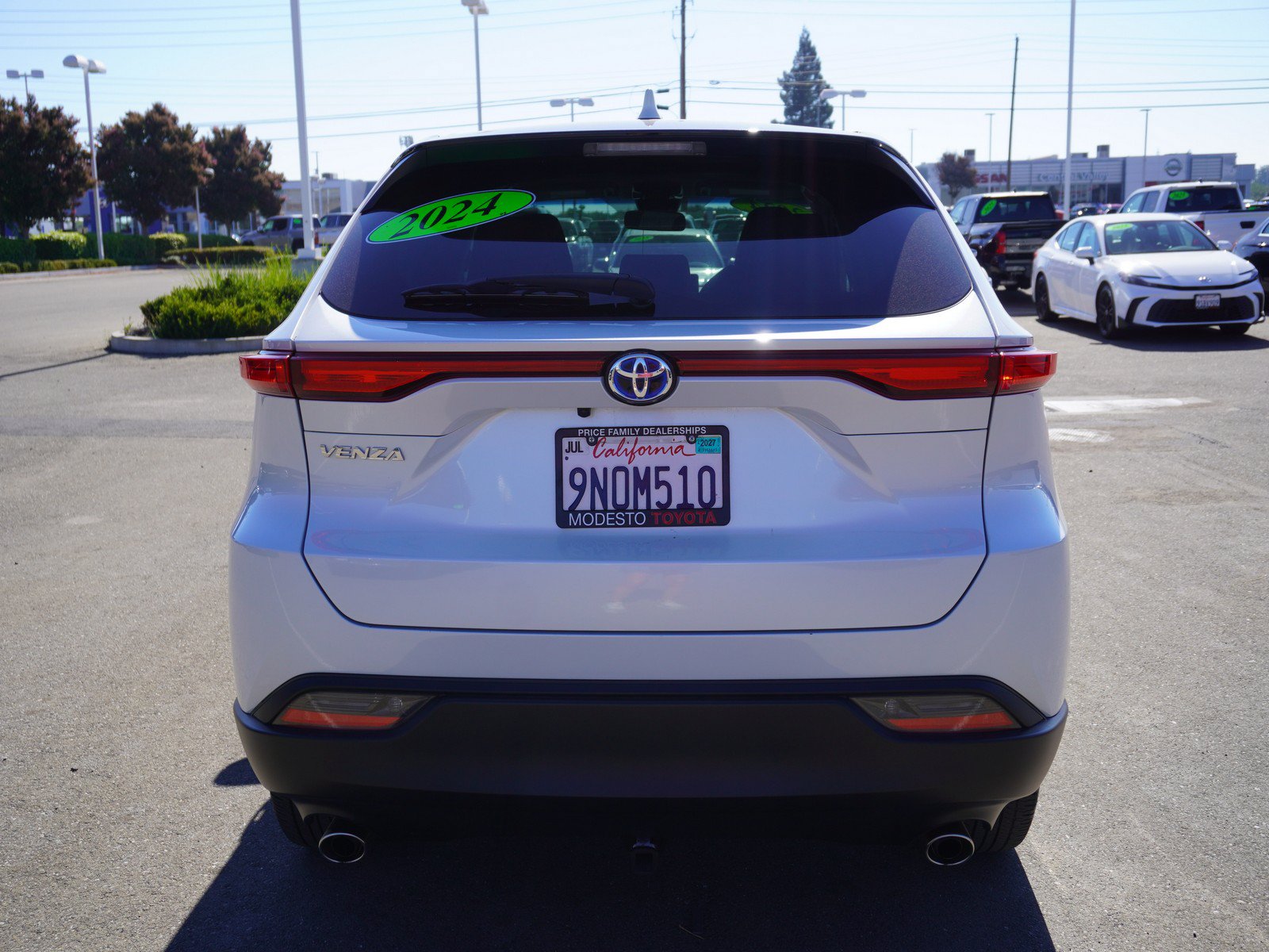 Used 2024 Toyota Venza LE AWD/4WD image 9