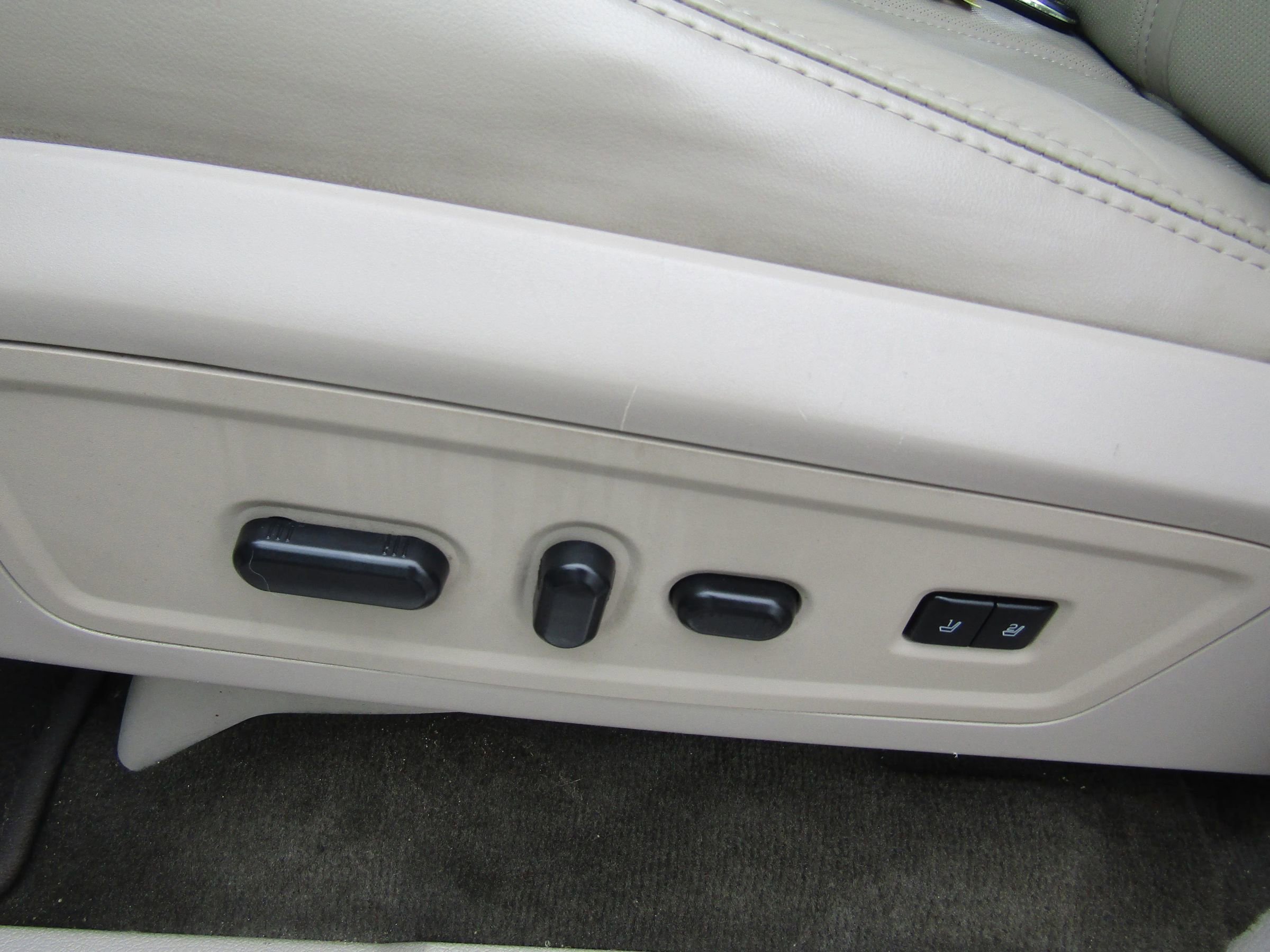 Used 2016 Lincoln Navigator L Select AWD/4WD image 28